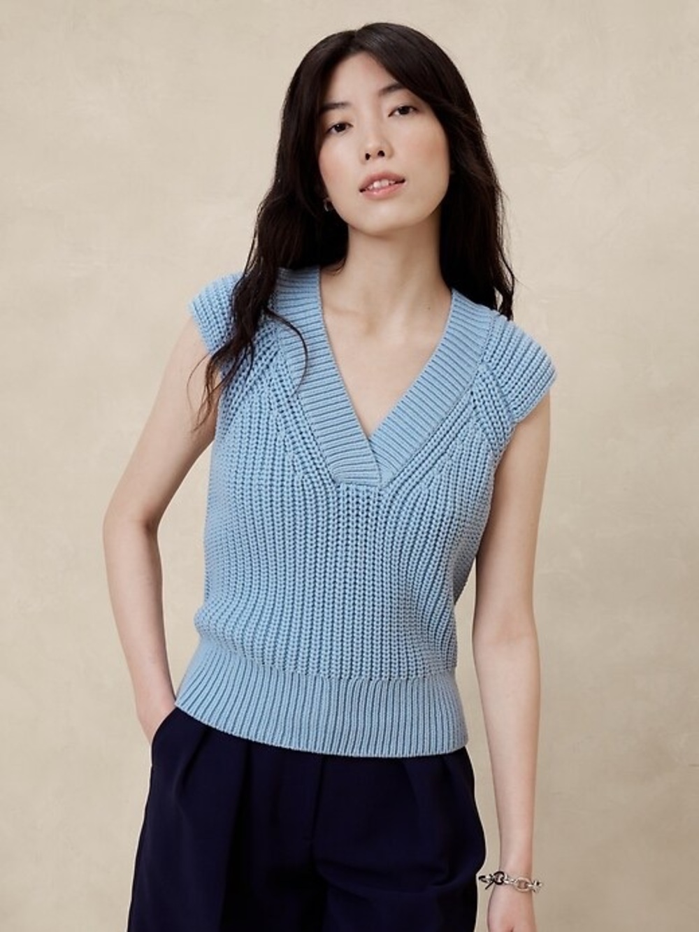 {BANANA REPUBLIC} Light Blue Textured V-Neck Cable Knit Short Sleeve Sweater - L
